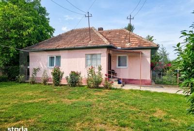 Casă cu 2 camere cu Teren 8290 Mp în Central