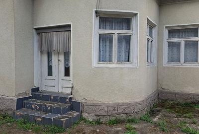 Casă cu 5 camere cu Teren 1353 Mp în Pleșcuța
