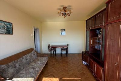 Apartament cu 3 camere decomandat în Girocului