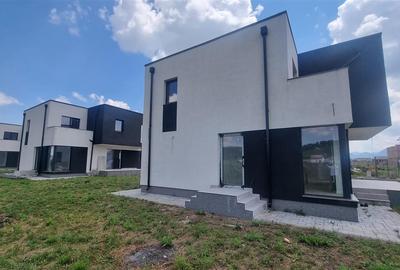 Casă individuală cu 5 camere cu Teren 500 Mp în Sânpetru