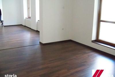 Spațiu comercial, de 300 mp, în Central