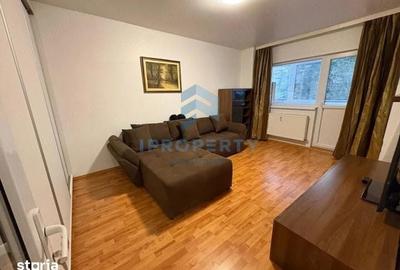 Apartament cu 2 camere decomandat în Văcăresti