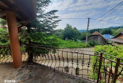 Casă cu 7 camere cu Teren 1066 Mp în Central - 1