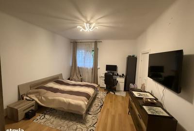 Apartament cu 3 camere semidecomandat în Gara de Nord