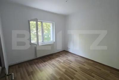Apartament cu 4 camere decomandat în Micro 16