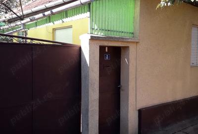 Casă cu 4 camere cu Teren 1329 Mp în Sântana