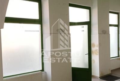 Spațiu comercial, de 107 mp, în Central - 3