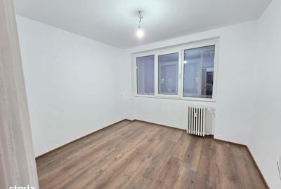 Apartament cu 3 camere semidecomandat în Vatra Luminoasă