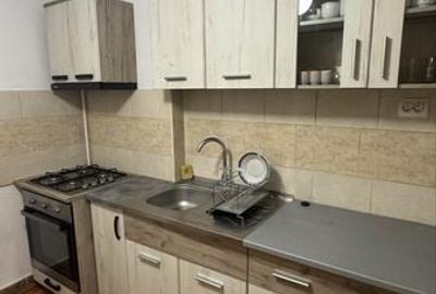 Apartament cu 3 camere în Traian - 2