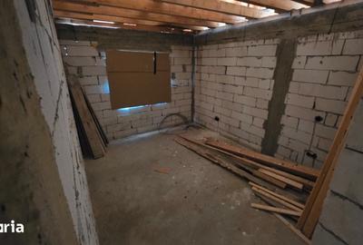 Casă cu 4 camere cu Teren 400 Mp în Câmpineanca