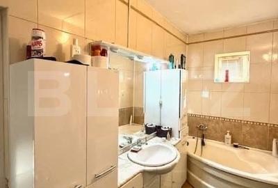 Casă cu 5 camere semidecomandat cu Teren 700 Mp în Central