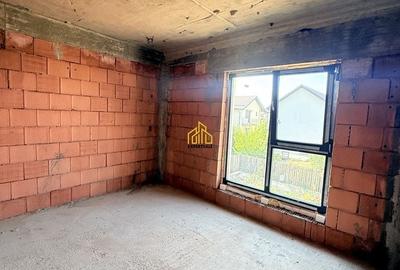 Casă cu 4 camere cu Teren 426 Mp în Central