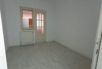 Apartament cu 3 camere decomandat în Central - 1