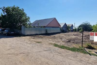 Teren de 702 mp, în Vânători