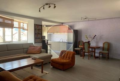Apartament cu 3 camere decomandat, mobilat în Central