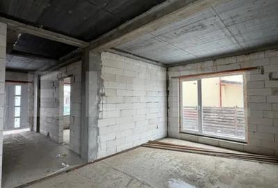 Casă cu 5 camere cu Teren 250 Mp în Central