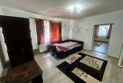 Casă cu 3 camere cu Teren 1500 Mp în Aciua