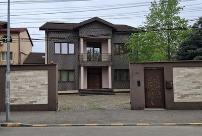 Casă cu 8 camere cu Canalizare în Tineretului - 8