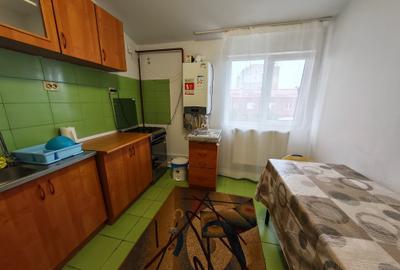 Apartament cu 2 camere semidecomandat în Km 5 - 14