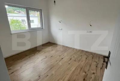 Casă cu 4 camere cu Teren 500 Mp în Central - 2