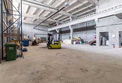Spațiu industrial, de 837 mp, în Est - 8