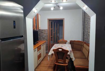 Apartament cu 3 camere decomandat în Central - 1