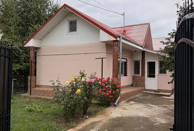 Casă cu 3 camere semidecomandat cu Teren 590 Mp în Cordun