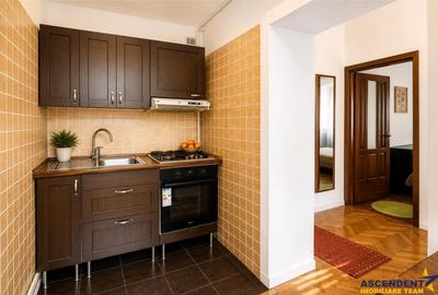 Apartament cu 2 camere decomandat în Centrul Istoric