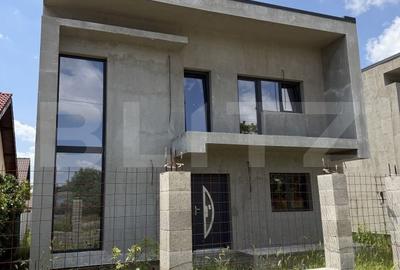 Casă cu 4 camere cu Teren 200 Mp în Malu Mare