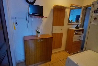 Apartament cu 3 camere semidecomandat, mobilat în Girocului - 1