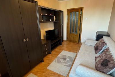 Apartament cu 3 camere decomandat în Exterior Vest