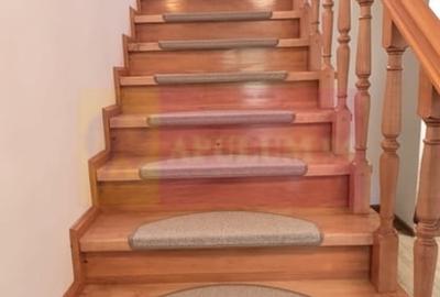 Casă cu 5 camere în Central