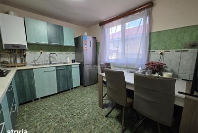 Casă cu 5 camere cu Teren 438 Mp în 23 August - 15
