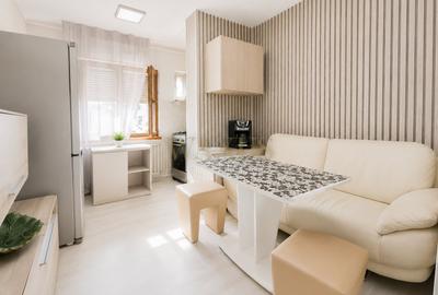 Apartament cu 3 camere decomandat în Între Lacuri