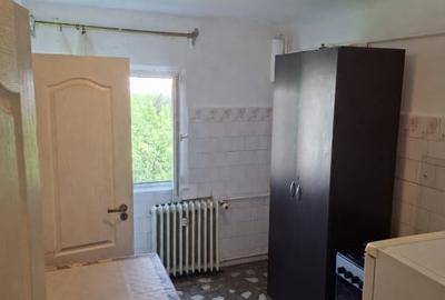 Apartament cu 4 camere decomandat în 1 Mai