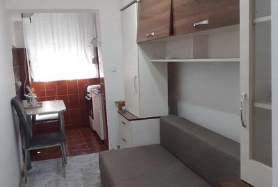 Garsonieră decomandată în Rogerius