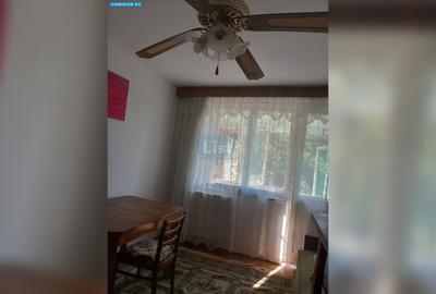 Apartament cu 3 camere semidecomandat în Calea București