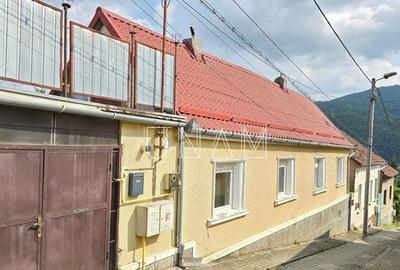 Casă cu 4 camere cu Teren 225 Mp în Muncitoresc
