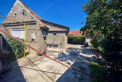 Casă cu 5 camere cu Teren 340 Mp în Central