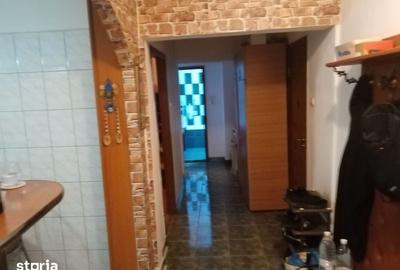 Apartament cu 3 camere decomandat în Rahova - 2