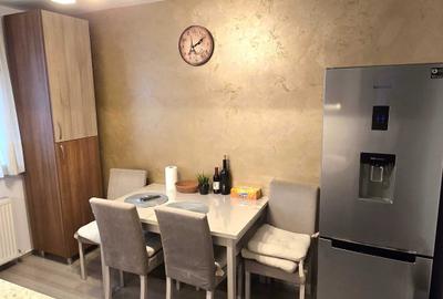 Apartament cu 4 camere semidecomandat, mobilat în Exterior Vest