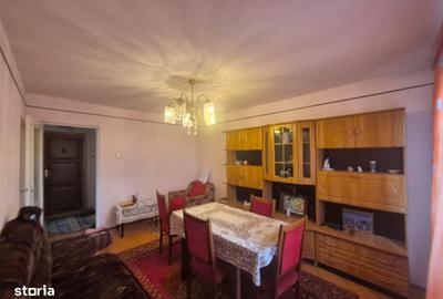 Apartament cu 3 camere decomandat în Podgoria