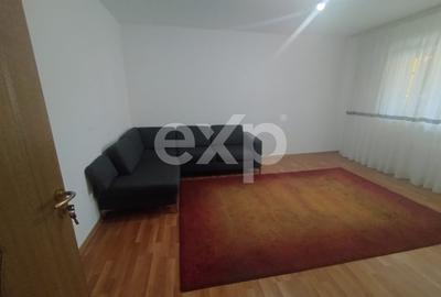 Apartament cu 3 camere decomandat, mobilat în Prundu