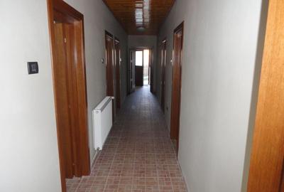 Casă cu 3 camere cu Teren 800 Mp în Brănești