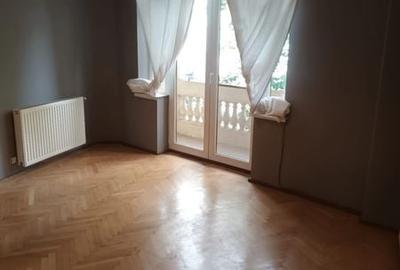 Casă cu 7 camere cu Canalizare în Moșilor - 2