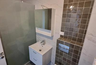 Apartament cu 3 camere decomandat în Energia