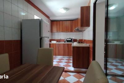 Apartament cu 4 camere decomandat în Cotroceni