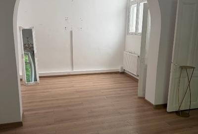 Apartament cu 4 camere semidecomandat în Unirii - 2