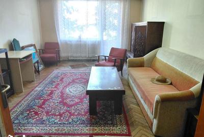 Apartament cu 3 camere decomandat în Săsar