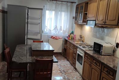 Apartament cu 3 camere decomandat în Central - 2